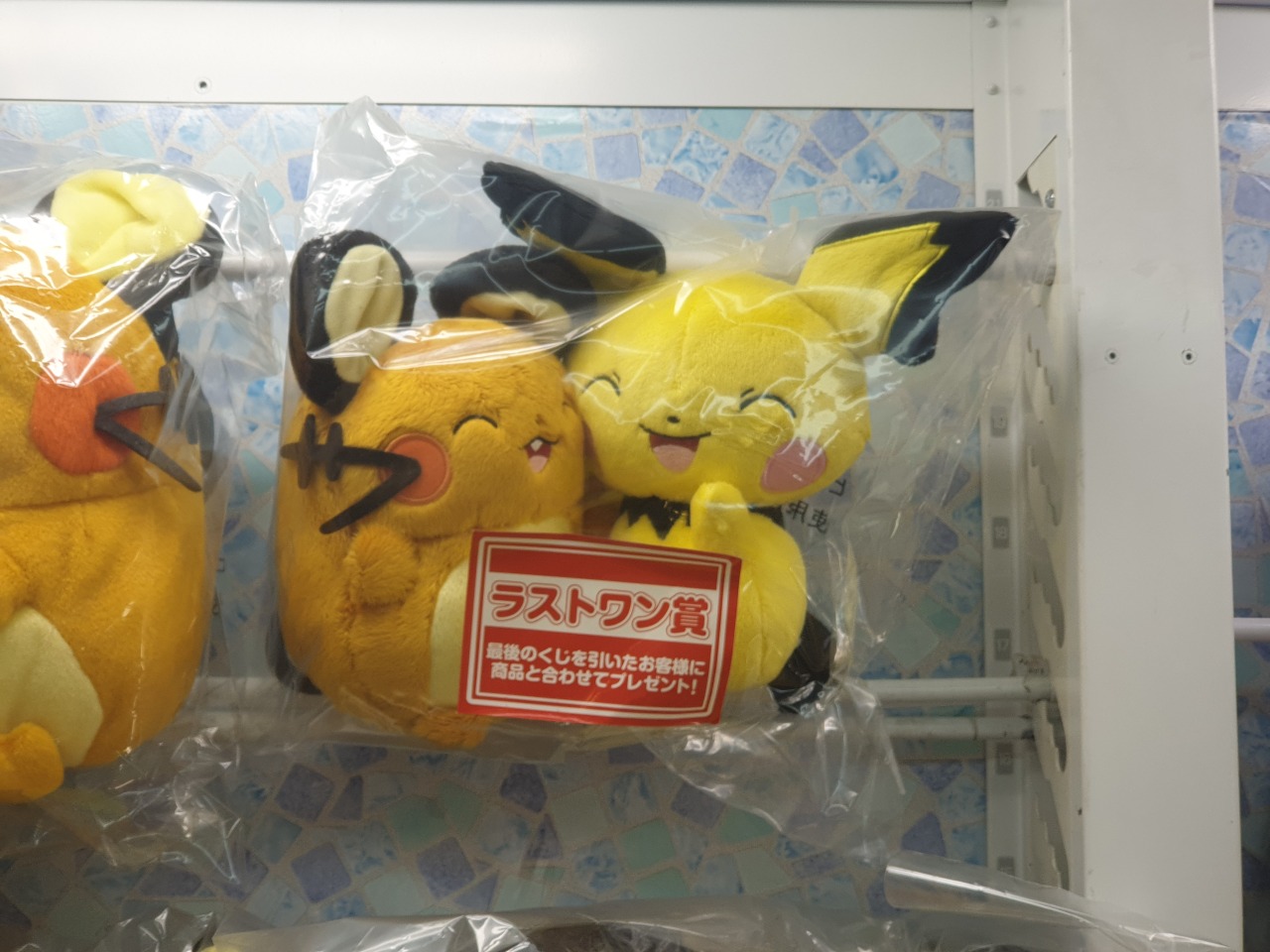 dailydenne:i found these plushes at the claw machines and it was just sO CUTE AAAAAAAAAAAAAAAAAAAA