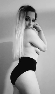 makemebegdaddy975:Craves to be told she&rsquo;s a good girl,But wants nothing