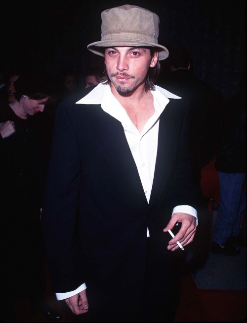 The Cast Of Scream At The Premiere (1996)