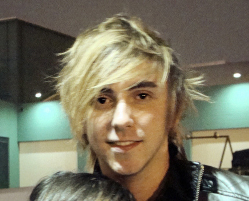 bring-me-alex-gaskarth:  Blonde Alex is my favourite Alex  look at this lil blonde