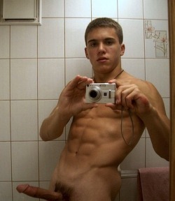 edcapitola:  menandsports:  erect selfie : sports free gallery, sexy males, nudity, muscles and more  Follow me at http://edcapitola.tumblr.com
