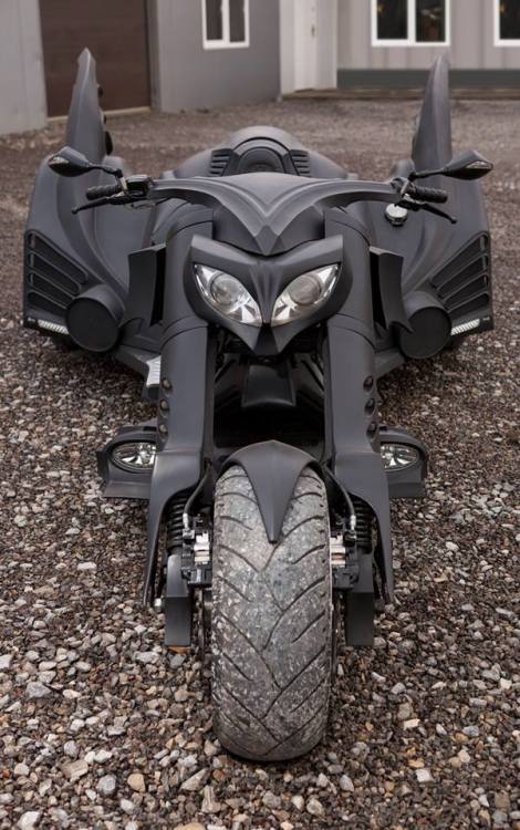 tool13:  uggly:  Bat Cycle by Game Over Cycles  I need this!