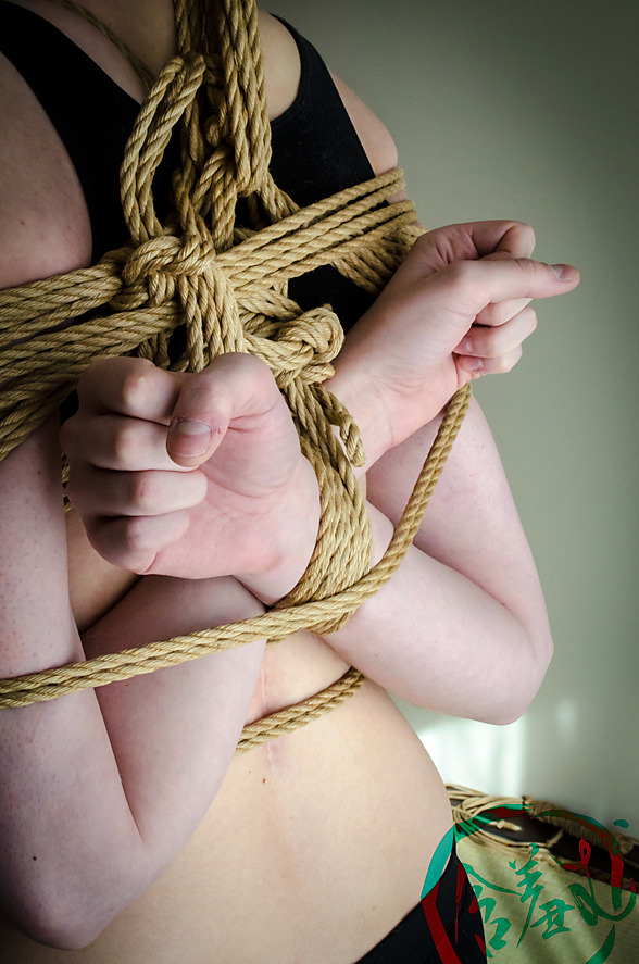 kinbakunokaiji:  イースターの縛り！今日の後手縛り! Easter Kinbaku,
