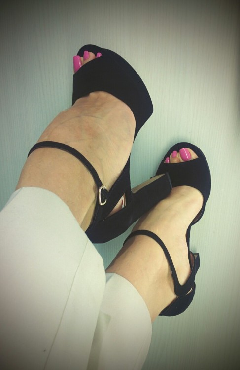 footsiepattes:Follow me on Instagram for more exclusive pictures ;) www.instagram.com/footsiepatte