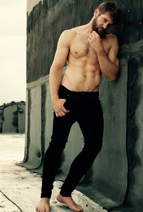 furrypty:  A blog to indulge your senses with the beauty of the male shapes.The blog
