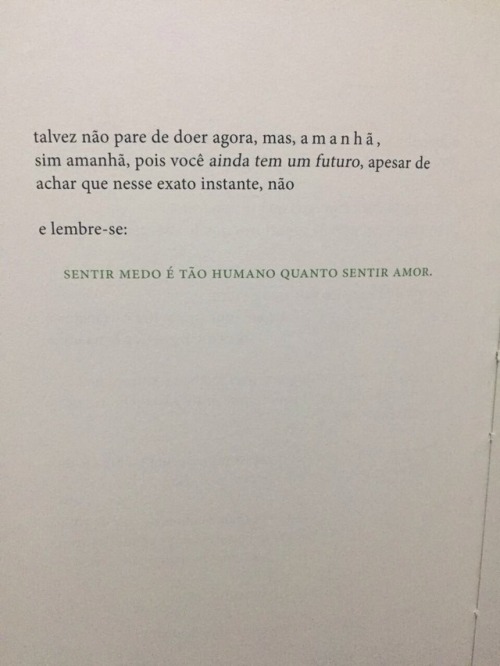 versosdecadaesquina:“Sentir medo é tão humano quanto sentir amor.”