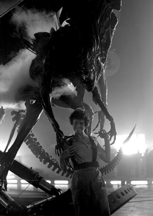 Porn Pics sheisasilentfilm:evilnol6:.Sigourney Weaver