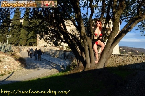 SIZZLING HOT UPDATE from BAREFOOT NUDITY!!! Starring super-tattooed barefoot exhibitionist LIARED (starring also in VIDEO!) and mysterious dirty-soled flasher FRIDA!!! http://barefoot-nudity.com/pictures.html http://barefoot-nudity.com/vidclips.html