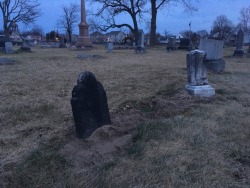 placeboacoustic:found a black gravestone