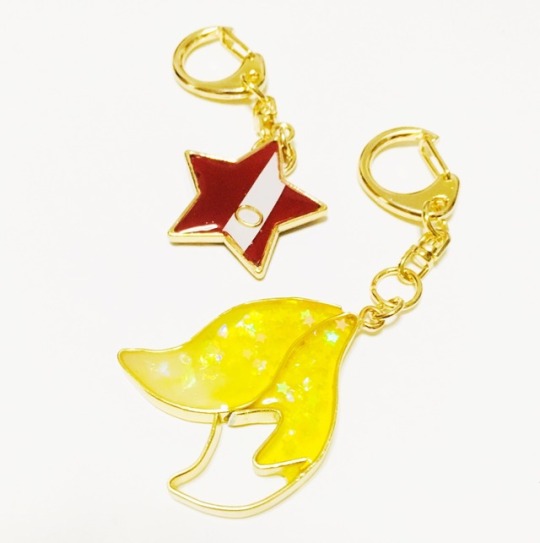 misterkanzaki:  misterkanzaki:  handmade accessory  These were released at a Japanese coterie event in Japan.