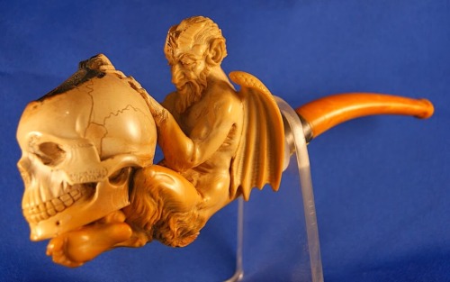 sharkchunks:  Aleister Crowley’s Pipe 