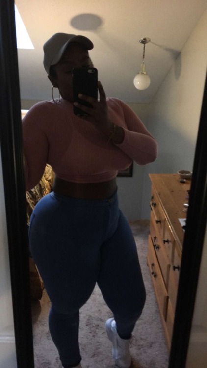 lebritanyarmor:so thick that everybody in the room is so uncomfortable