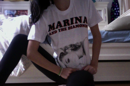 stay-ocean-minded:  goddessofthesea:  stay-ocean-minded:  marina i love you so much  i want that shirt!  im in love with it<33 