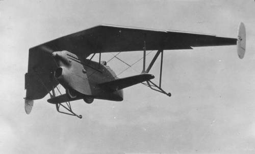 The Westland-Hill Pterodactyl Mk V - an experimental tailless aircraft from 1935. The engine is a Ro