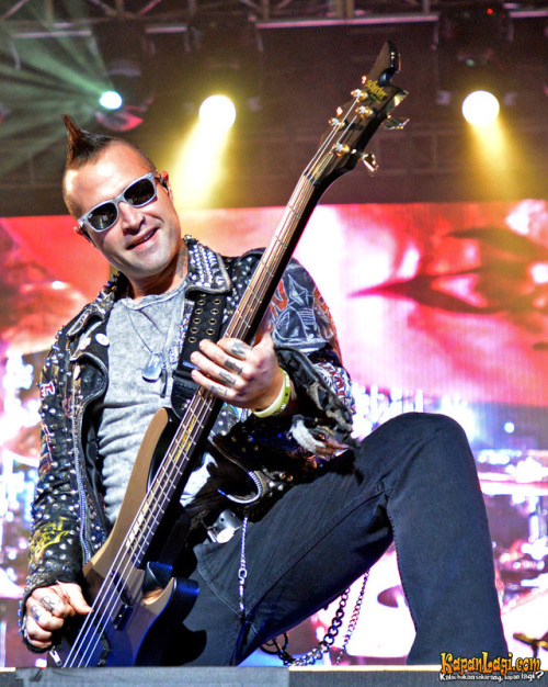 fuckyeahbrianehaner: Avenged Sevenfold perform in Jakarta, Indonesia - 2015Full band gallery on my F