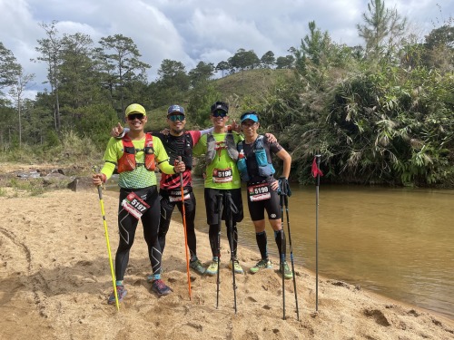 Bài viết mới nhất: https://yeuchaybo.com/ki-su-laan-ultra-trail-2022/
“Kí sự Laan Ultra Trail 2022 - Chồng dạo chơi, vợ đua podium
”
Tuần này trong khi anh chị em đang hào hứng sắm sửa đồ nghề tham gia Laan Ultra Trail 2023 thì mình mới bắt đầu cặm...