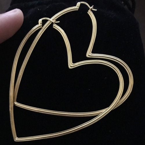 tomfordvelvetorchid:tomfordvelvetorchid:Hey guys! Im selling these Verameat 14KT Gold earrings for $