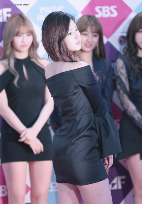dailysana:  161226 SBS Gayo Daejun Red Carpet© CottonCandy ❀ | do not edit (1,2)