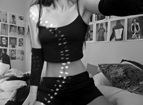 goffic-bones:  following back all thin blogs♡ 