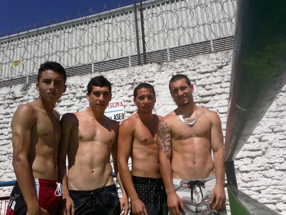 flaiteschilenosconbuzopitillo:  Rico grupo de flaites me los como a todos