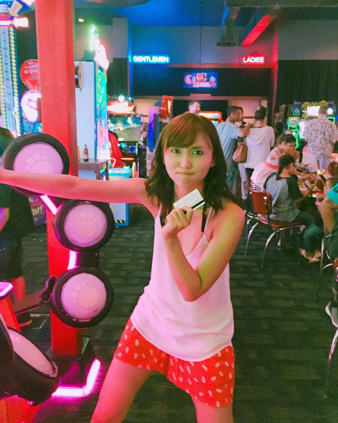 lisayoshiki:  https://www.instagram.com/risayoshiki0727/ 