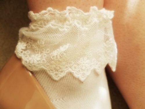 silkydelicates: All things frilly (Please don’t remove my caption) Very cute