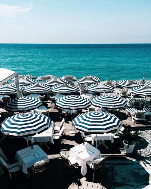 seewantshop:All beaches should have a blue & white striped umbrella policy@seewanttravel(at Nice