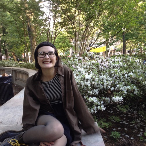 blupoop:  make ya mom take pics of u on ur lunch dates 2k15