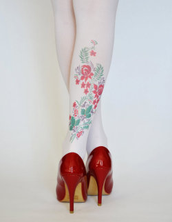 the-butcher-bird:  Lovely tights from Colinedesign