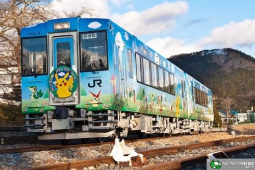 wearedustandshadows6711:pr1nceshawn:Tohoku Kids and Adults enjoy their dream ride on Pokemon Train.A