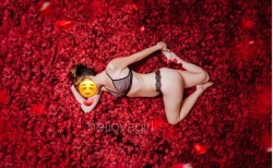 hellovagirl: American Beauty inspired…🌹 So… this was a fun shoot.  Took place in the clients home.  Thank goodness a friend of ours owns a flower shop in town. ☺️ 
