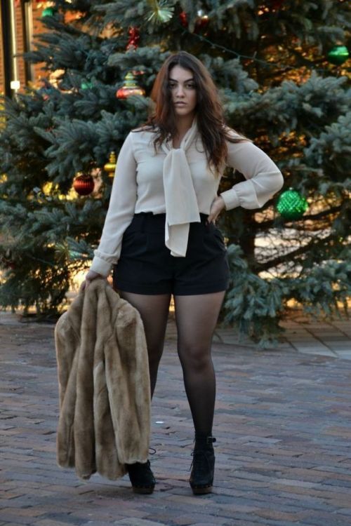 Porn photo https://pantyhose-magazine.tumblr.com/archive