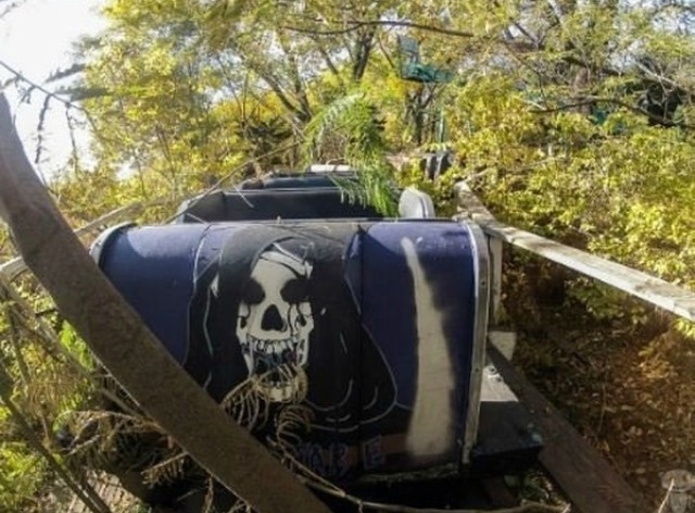 paolathesavage:  10knotes:  Abandoned Amusement Park in New Orleans    Aka the creepiest