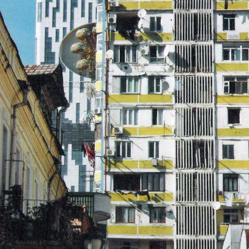 I was struck by the funny architecture mix in Batumi, featuring old buildings, communist Plattenbaut