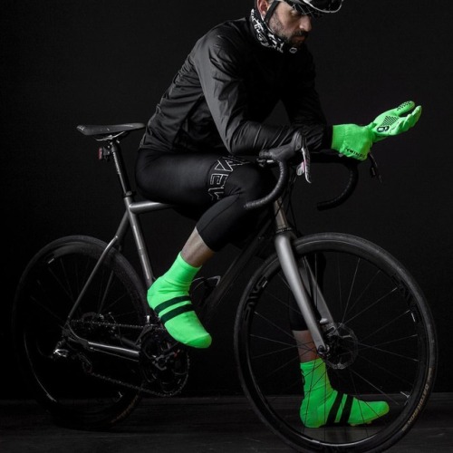 t6ryan:The dark side. And the light. Coming soon to twinsix.com. #collaboration #defeet #cyclingkit 