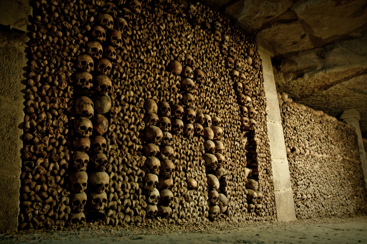 samtrak:  Les Catacombes - Paris 2012 400 ft below the surface of Paris exists one