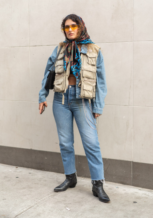 nyc-looks: Angela, 20 “I’m wearing a total denim look by Levi’s, Fendi vintage bag, vintage archive 