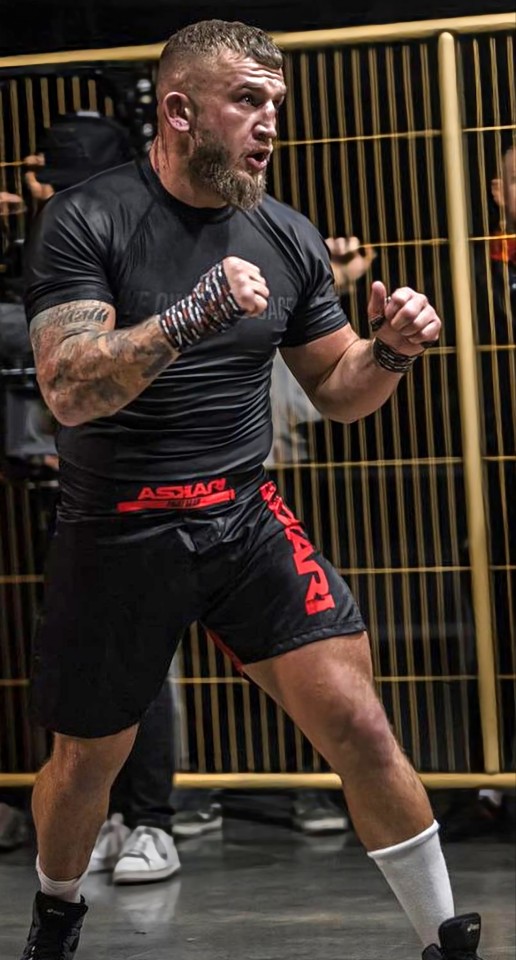 Boom Fists And Knees In A Bareknuckle KOTS Fight
