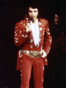 ilovetheking-elvispresley:  Elvis in red. :) 
