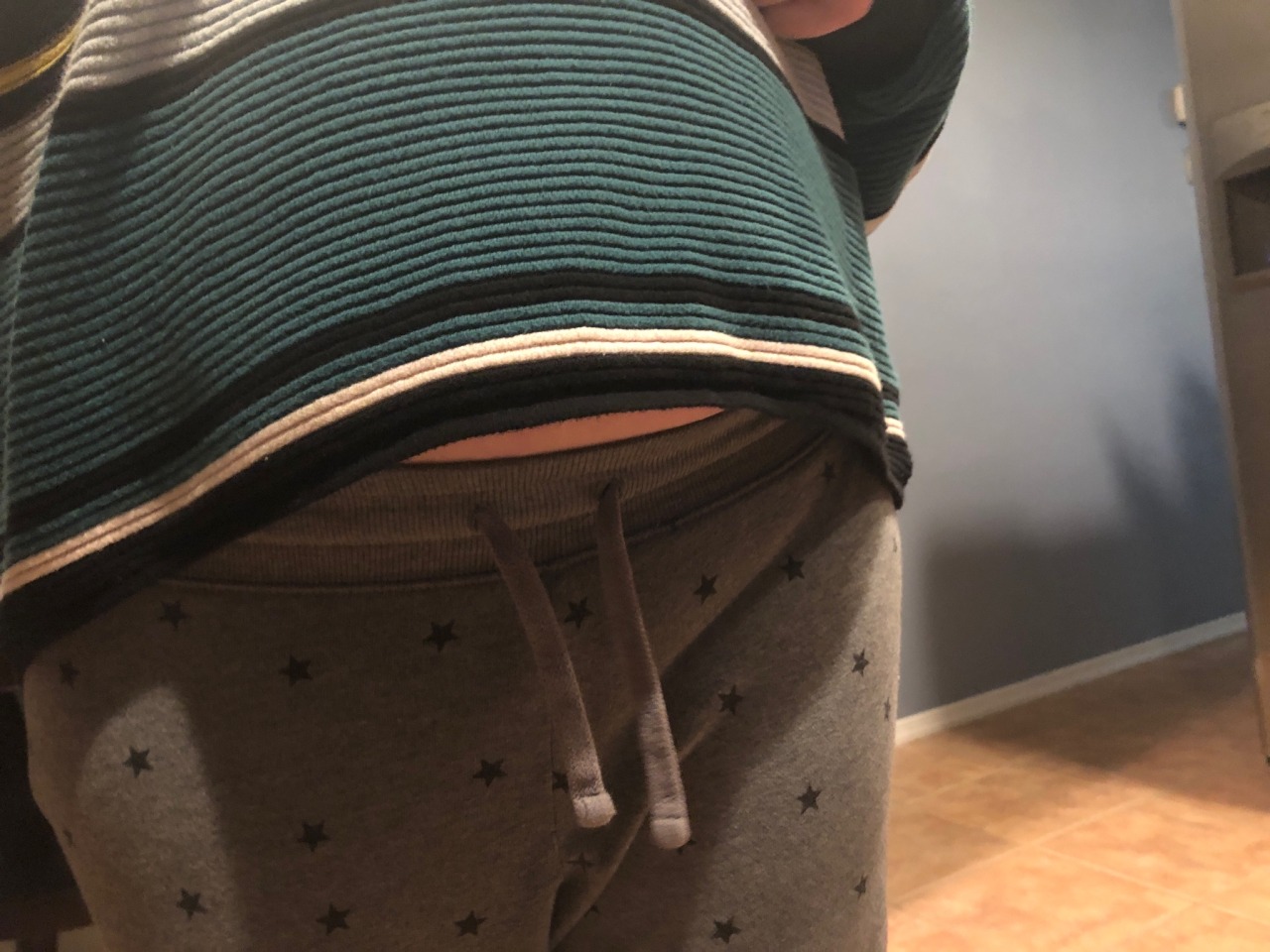 bell-ybb:After dinner my shirt kept riding up and my belly was so big that it couldn’t