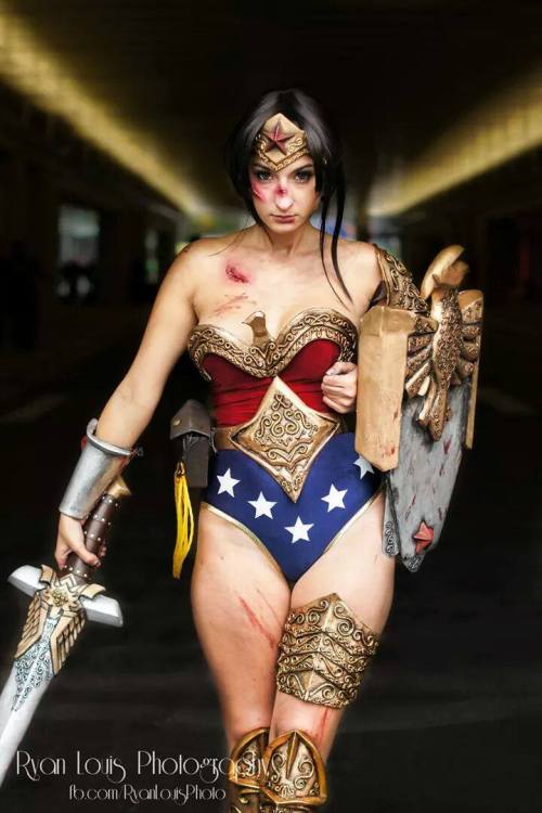 t-o-t-s:This Wonder Woman Cosplay Wins the Internet for Today [Pic]Read more at http://www.geeksares