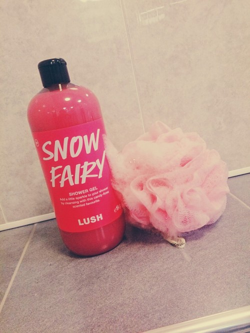paula-piranha:  The sweet candy scent of Snow Fairy make a shower magical 💗  
