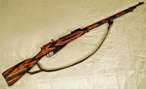 An interesting Finnish M91 Mosin Nagant bolt action rifle, with hand carved &ldquo;snakeskin&rdquo; 