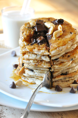 verticalfood:  Snickers Pancakes 