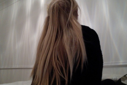 un1c0rn-s:   hair is getting long   everyone hates me  ☯i follow back pale blogs☯