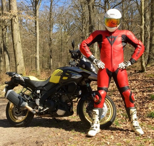 rubberslickman: gaybikers:aerogex: &gt;&gt;&gt; For more hot, leathered bikers, foll