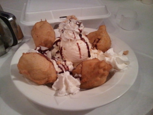 After the cashew chicken (I had the rest of it boxed up), my server asked me if I wanted dessert. I asked what they had and the last thing she mentioned was ‘fried bananas.’ I thought “Why not?”
This was enough for 2 or 3 people (4 banana halves...