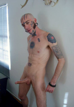 poz-skinhead-pig:  I think hes very hot and