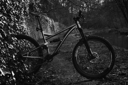 333psi:  One for the #monochromemonday brigade #hex #kingdombike #kingdombikestiride #monochrome #ca