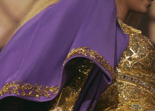 miyajimosachi: thecheshirecass: beyfann: : - I’m fairly sure Bey is now a Roman Empress. Appar